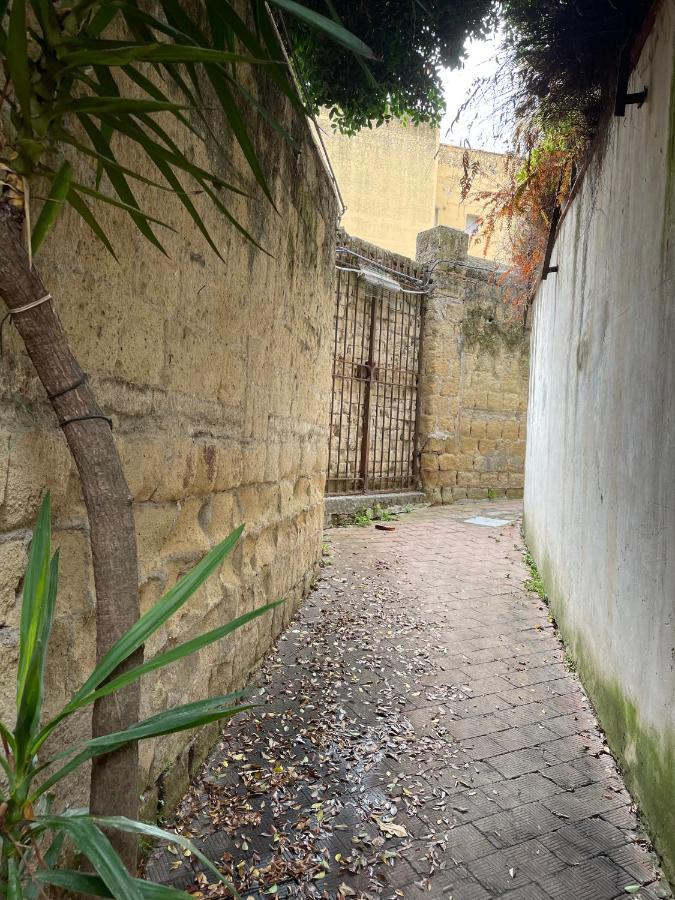 לינה וארוחת בוקר נאפולי Residenza Chiaia מראה חיצוני תמונה