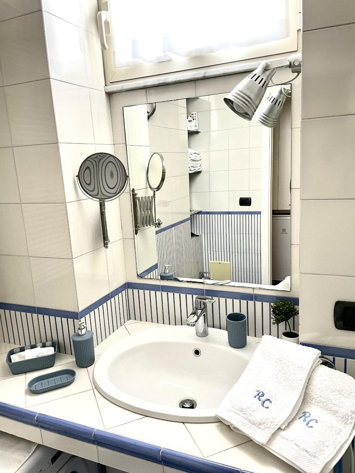 לינה וארוחת בוקר נאפולי Residenza Chiaia מראה חיצוני תמונה
