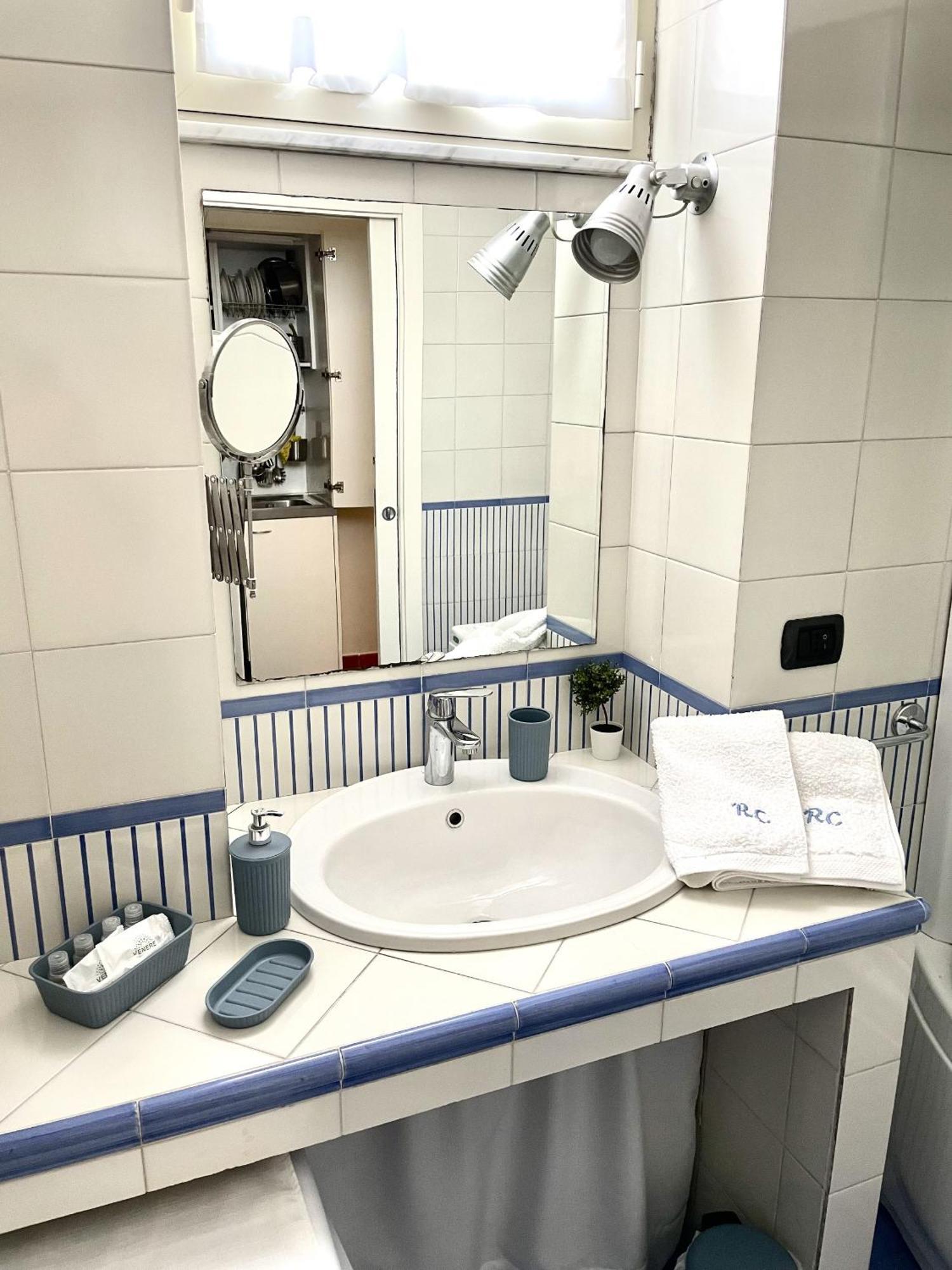 לינה וארוחת בוקר נאפולי Residenza Chiaia מראה חיצוני תמונה